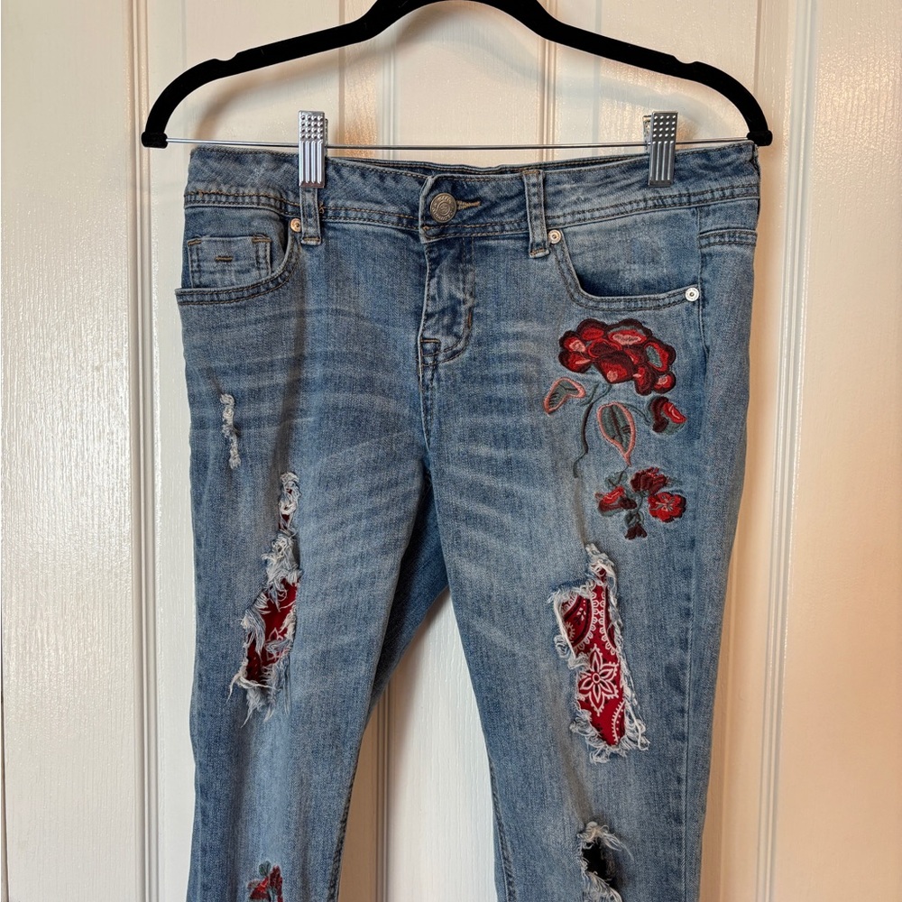 Harmony & Havoc Embroderied Blue Jeans with Red Floral Design Junior’s Size 9